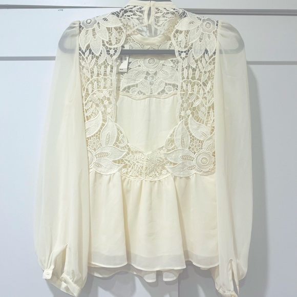 Express Cream Cutout Blouse NWT - Picture 3 of 4